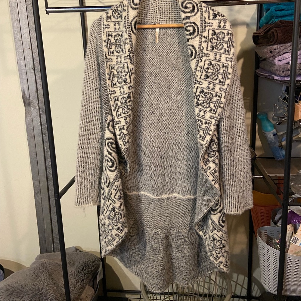 Beautiful soft sweater cardigan Michael Farrell size Large